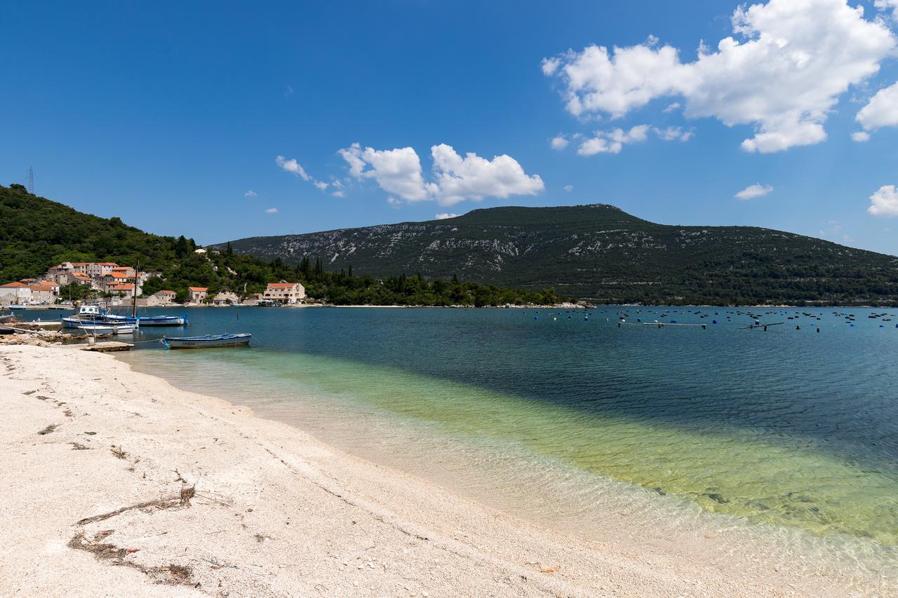Holiday Home Monika Ston Bagian luar foto