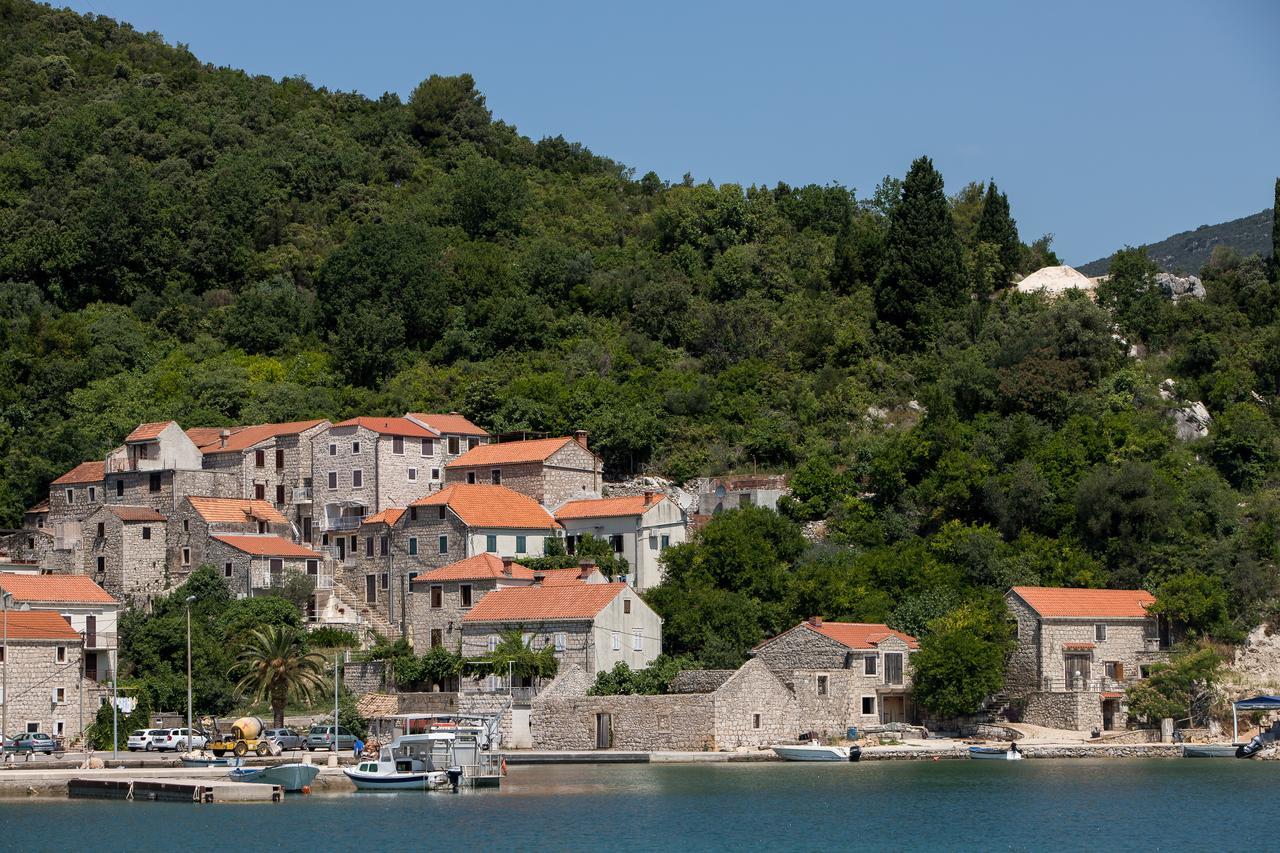 Holiday Home Monika Ston Bagian luar foto