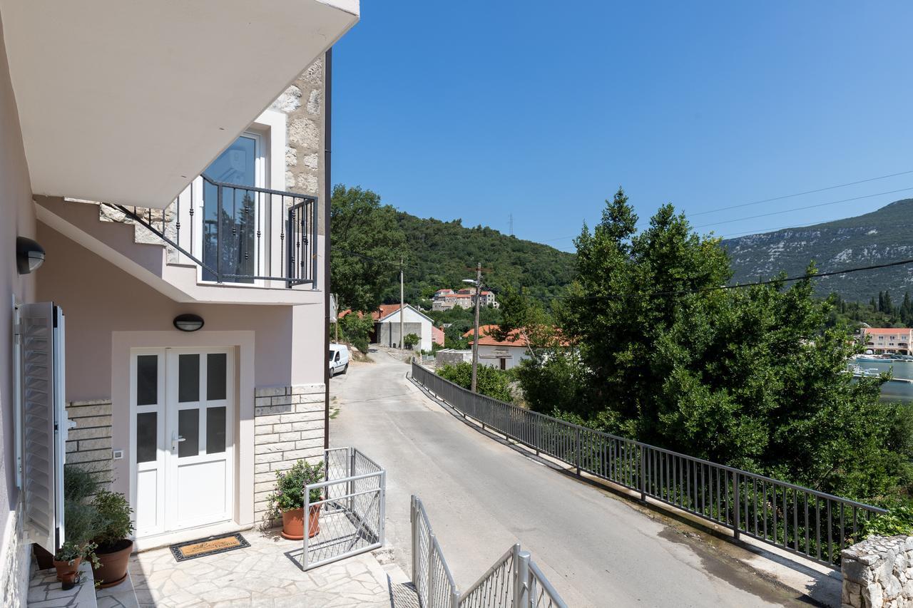 Holiday Home Monika Ston Bagian luar foto