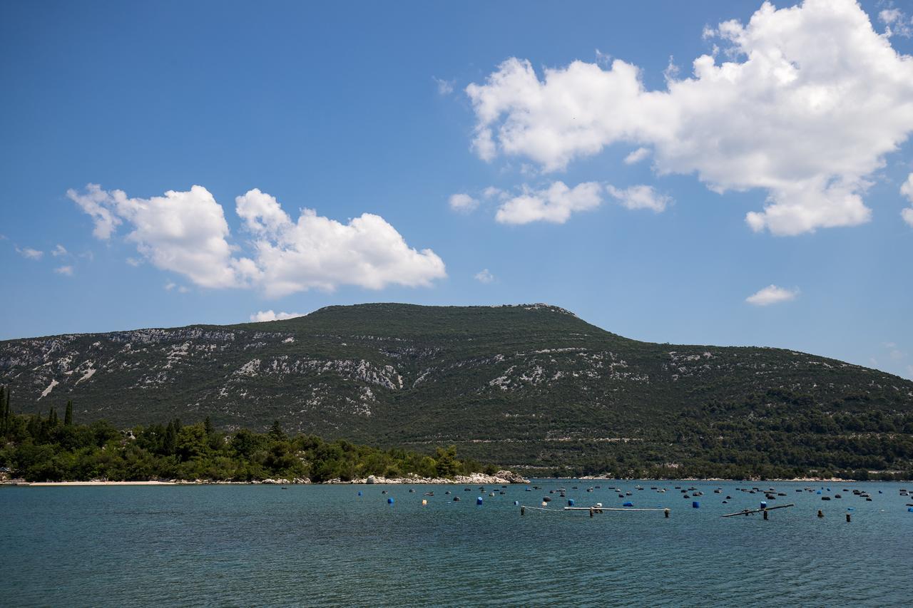 Holiday Home Monika Ston Bagian luar foto