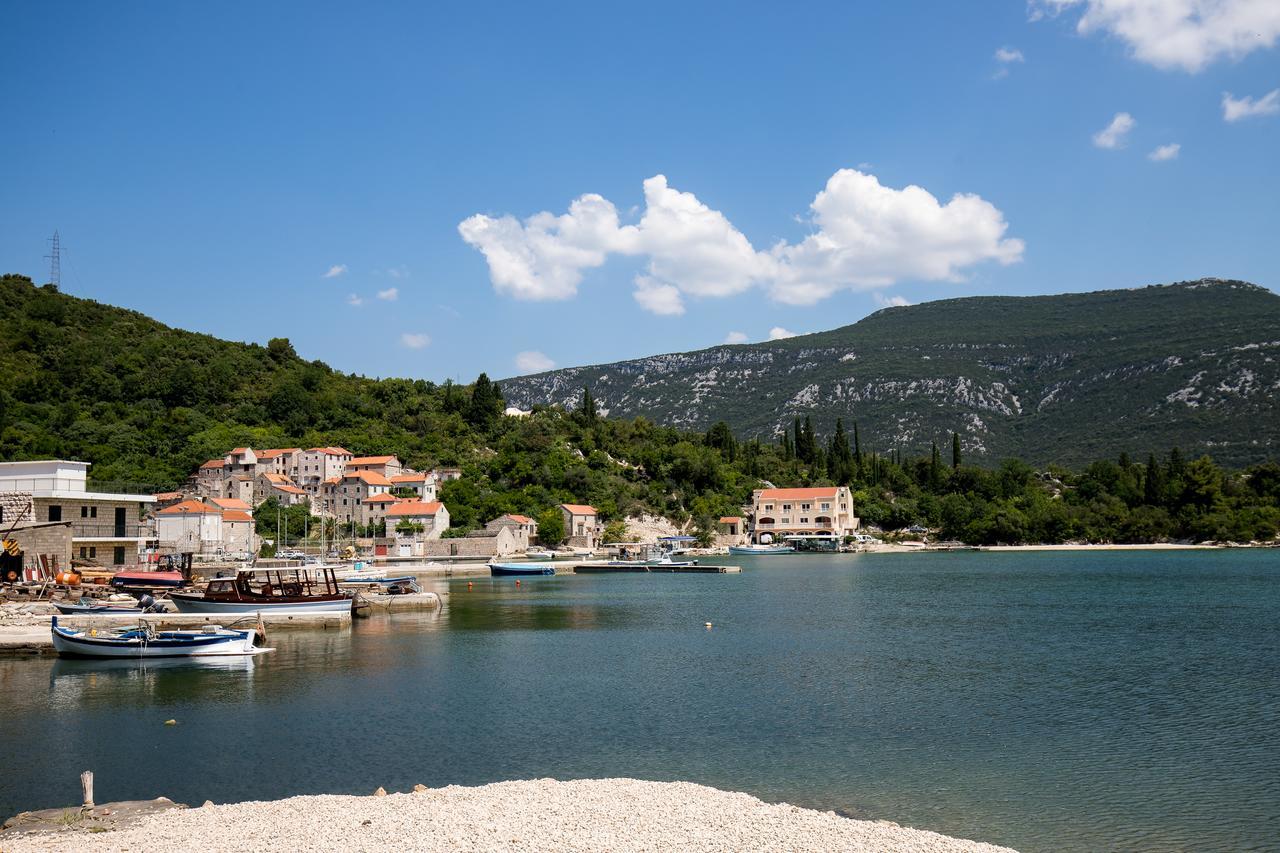 Holiday Home Monika Ston Bagian luar foto