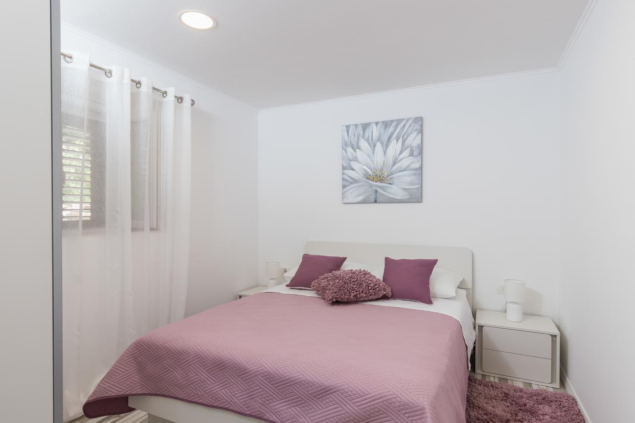 Holiday Home Monika Ston Bagian luar foto